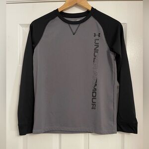 Under Armour Boys Black and Gray ColdGear Shirt Large